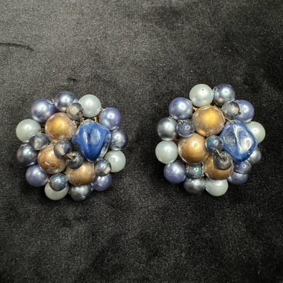Jewelry - Vintage Blue Clip On Earrings